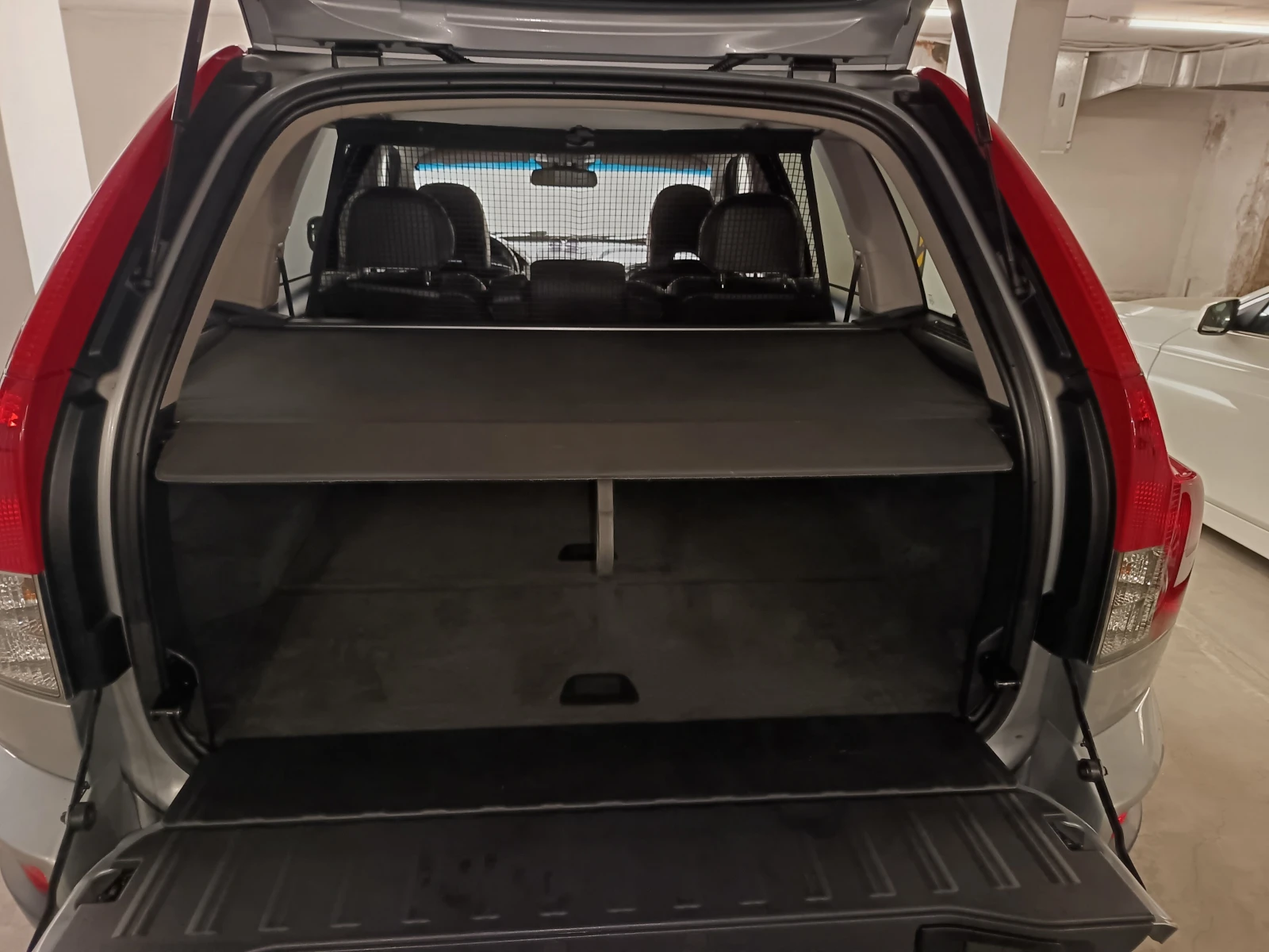 Volvo Xc90 2.4 D5-185к.с. R-design, снимка 8 - Автомобили и джипове - 54433446