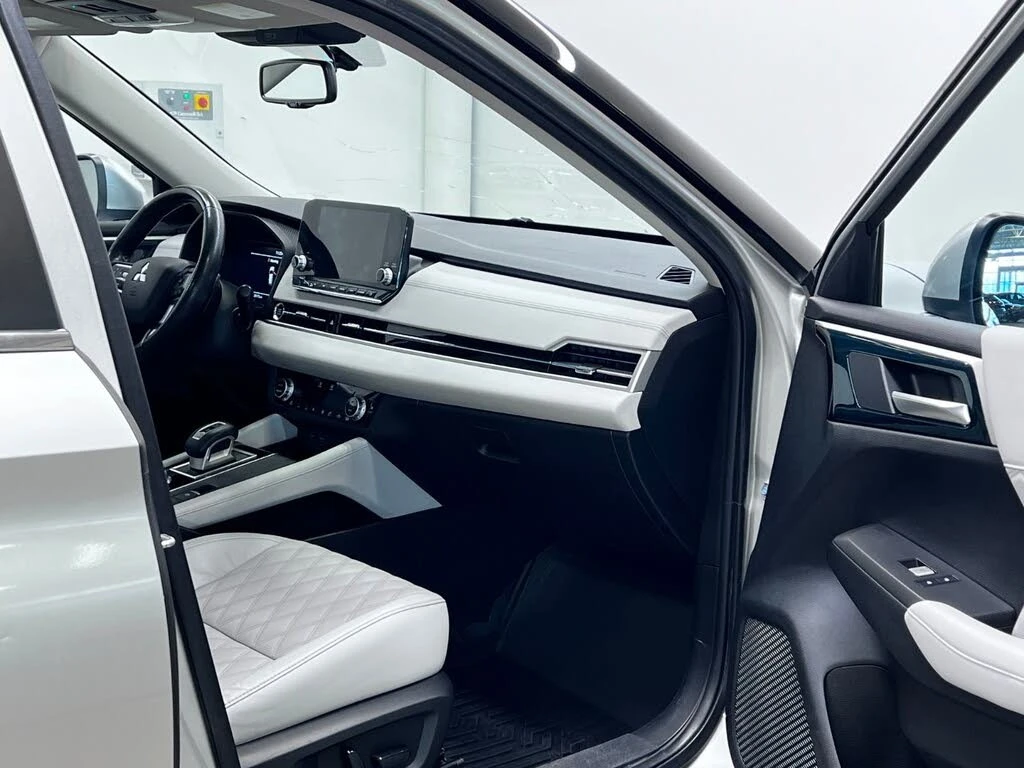 Mitsubishi Outlander SE S-AWC/DIGITAL/DRIVE-ASSISTS/PREMIUM INT., снимка 15 - Автомобили и джипове - 55434798