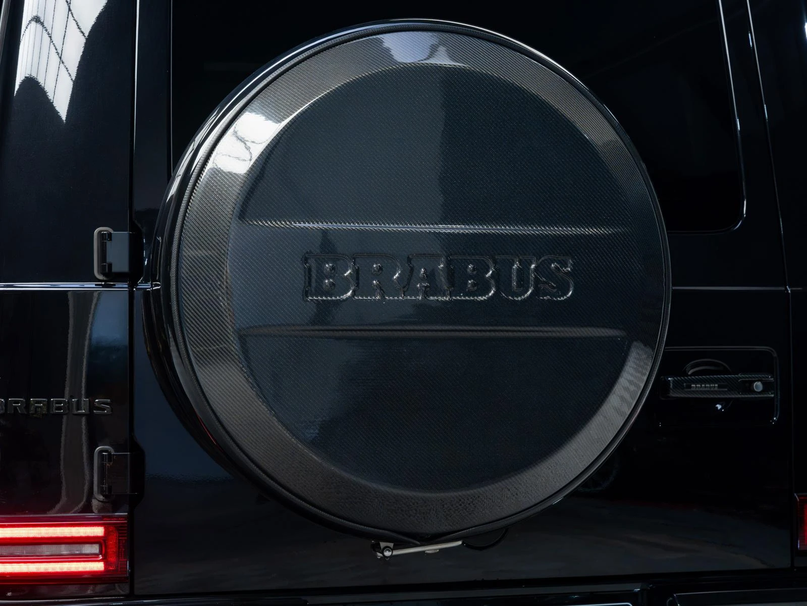 Mercedes-Benz G 63 AMG BRABUS 900* CARBON* BURMESTER* 3XTV* 360CAM* , снимка 5 - Автомобили и джипове - 56252504