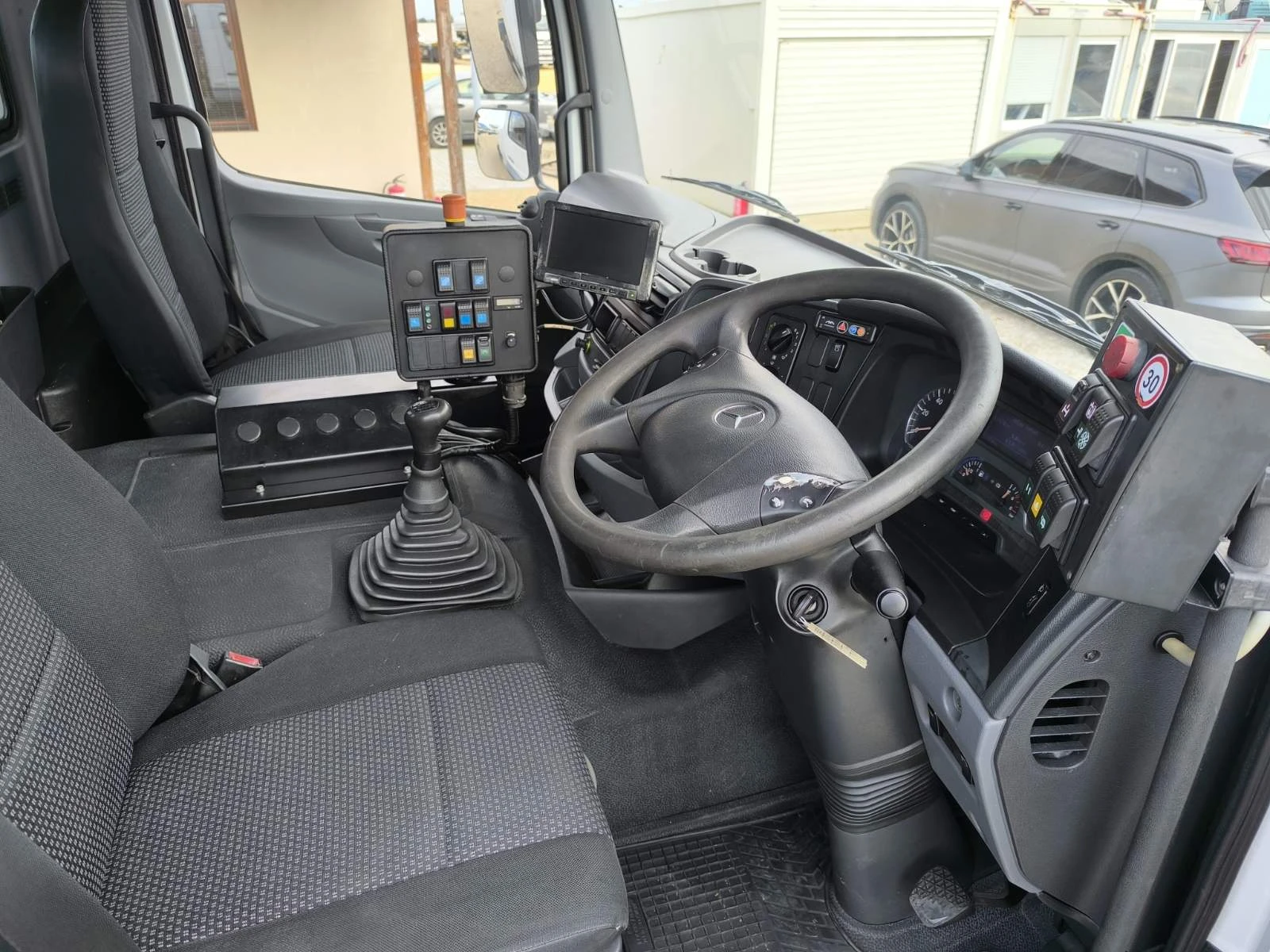 Mercedes-Benz 1824 ЦИСТЕРНА 8М3 - изображение 9