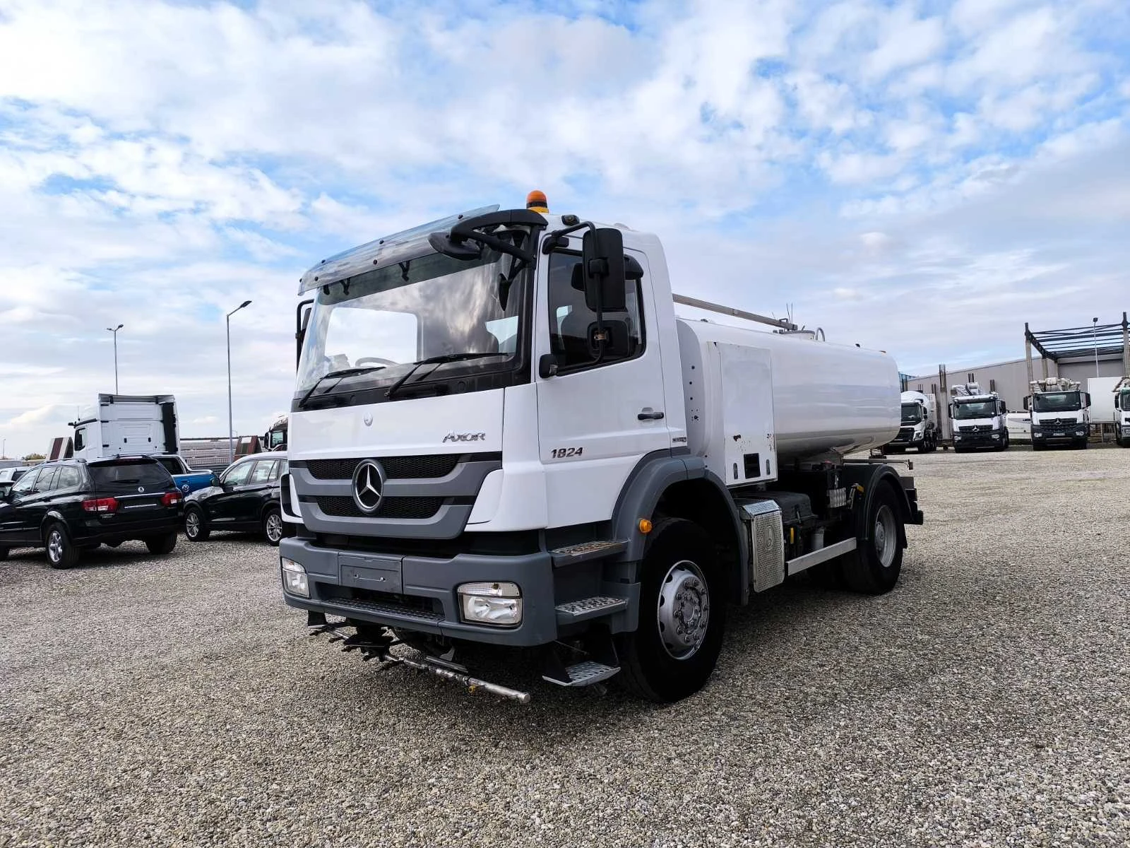 Mercedes-Benz 1824 ЦИСТЕРНА 8М3 - изображение 3