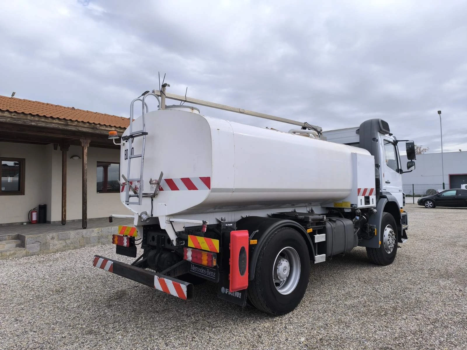 Mercedes-Benz 1824 ЦИСТЕРНА 8М3 - изображение 7