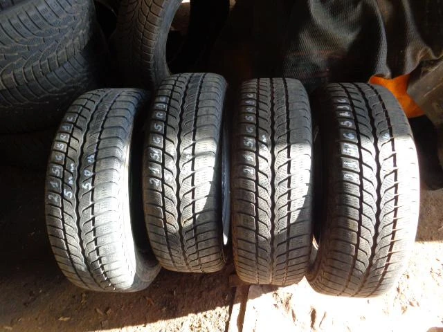 Гуми Зимни 215/65R16, снимка 5 - Гуми и джанти - 19940127