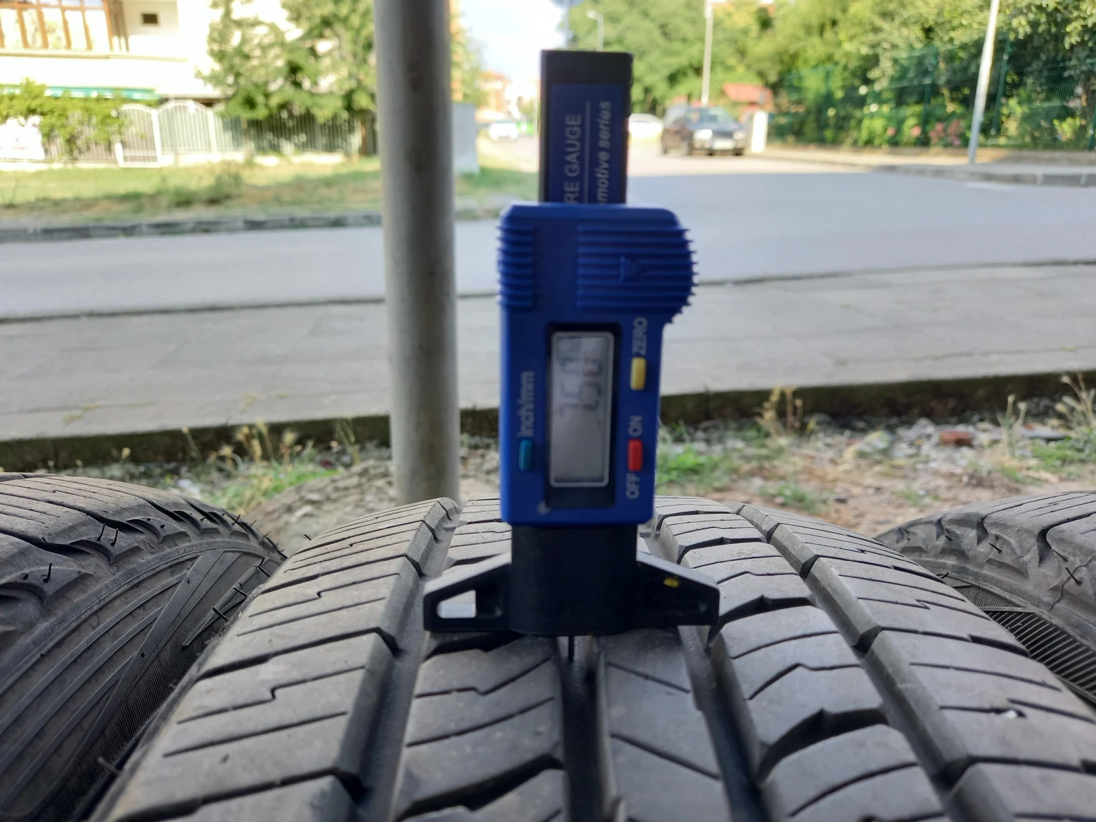 Гуми Летни 225/65R17, снимка 2 - Гуми и джанти - 55194339