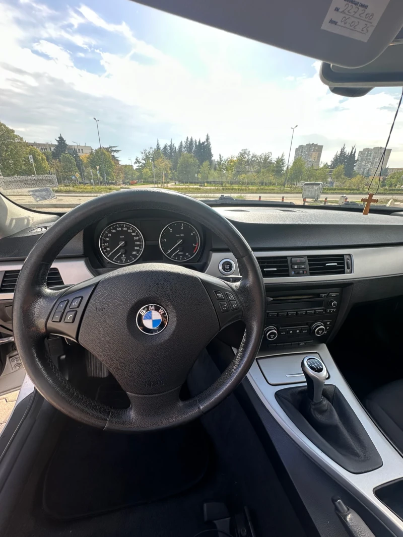 BMW 320, снимка 10 - Автомобили и джипове - 47547436