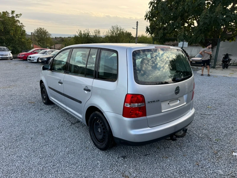 VW Touran 1.6 fsi, снимка 8 - Автомобили и джипове - 47565676