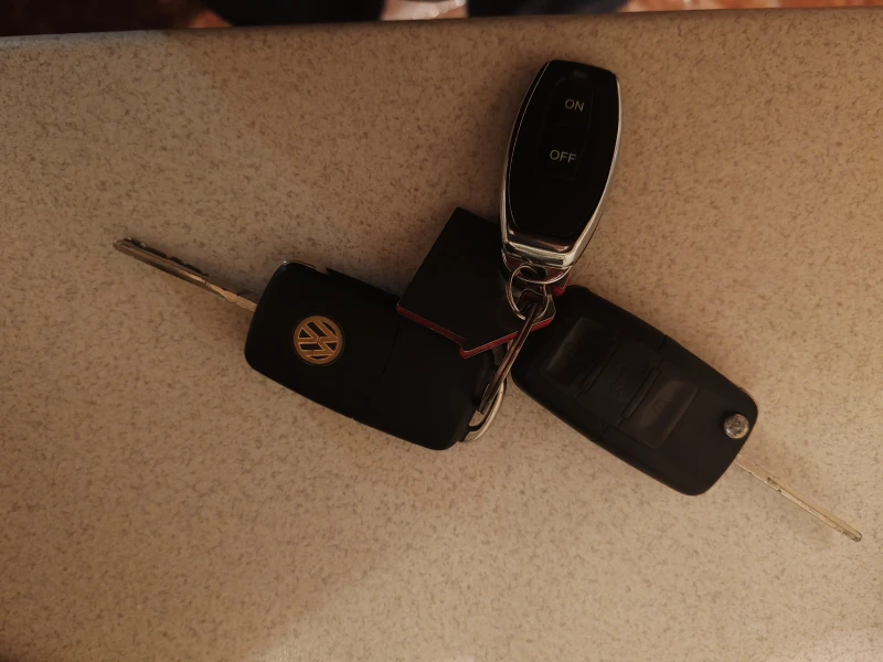 VW Touran 1, 6 TDI 105k. Италия.Нави.Печка.Регистриран., снимка 16 - Автомобили и джипове - 52015022