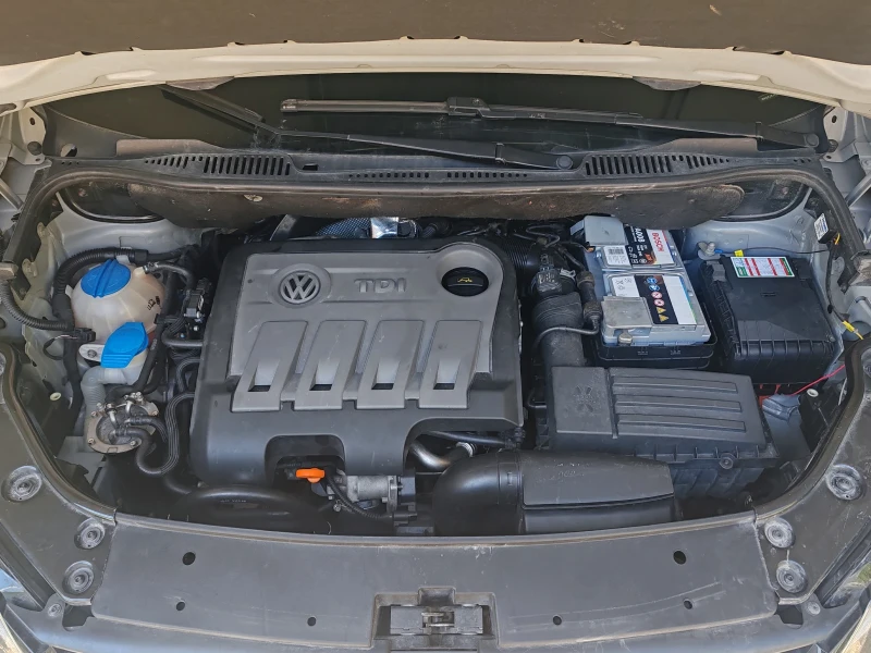 VW Touran 1, 6 TDI 105k. Италия.Нави.Печка.Регистриран., снимка 13 - Автомобили и джипове - 52015022