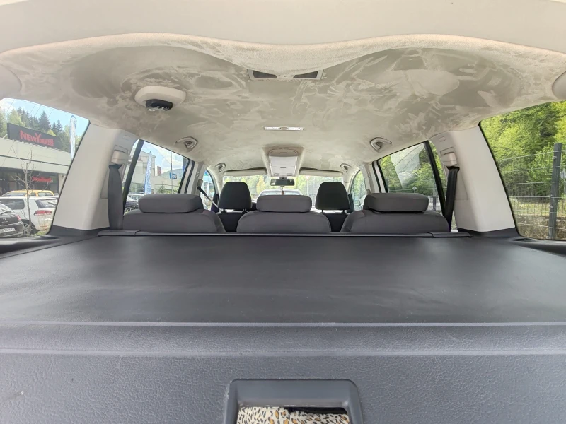 VW Touran 1, 6 TDI 105k. Италия.Нави.Печка.Регистриран., снимка 8 - Автомобили и джипове - 52015022