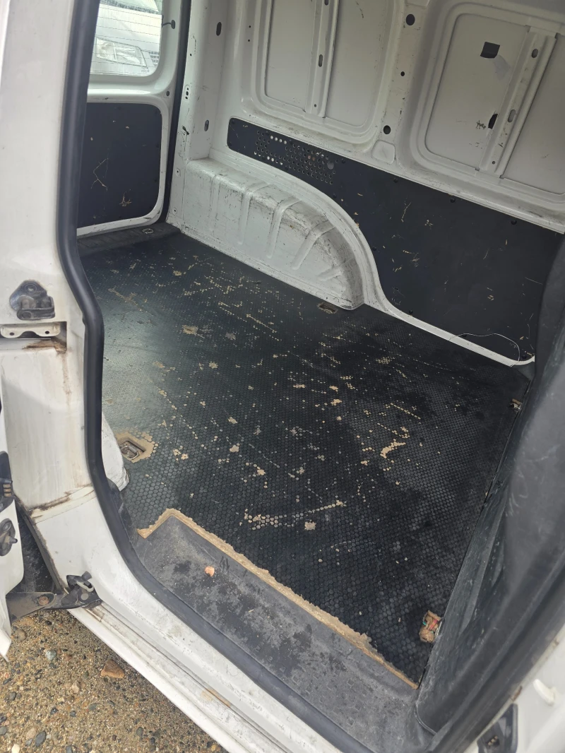 VW Caddy 2.0 TDI DSFD, снимка 8 - Автомобили и джипове - 52748604