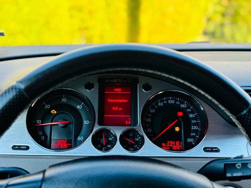 VW Passat, снимка 15 - Автомобили и джипове - 52817149