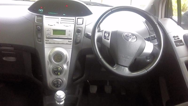 Toyota Yaris 1.3i  87кс., снимка 14 - Автомобили и джипове - 33705749
