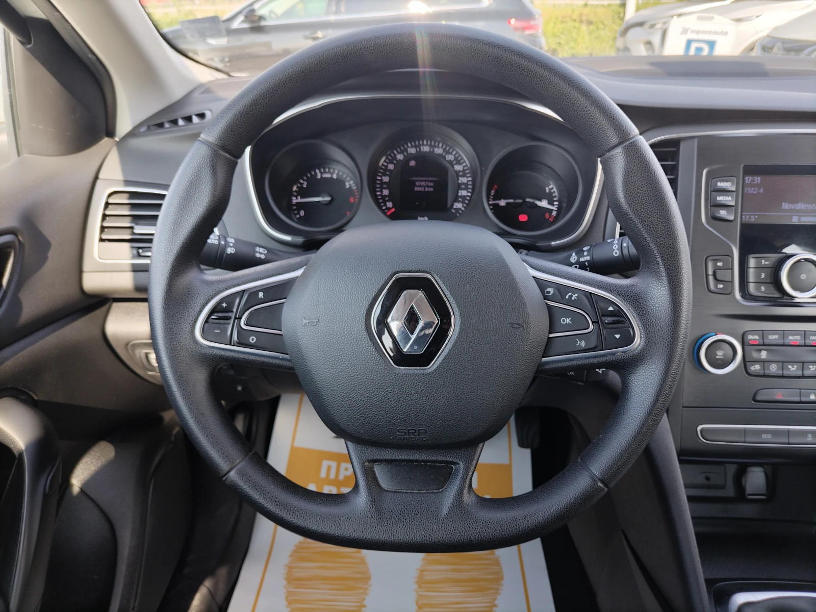 Renault Megane 1.3TCe 140 к.с./Life - изображение 9