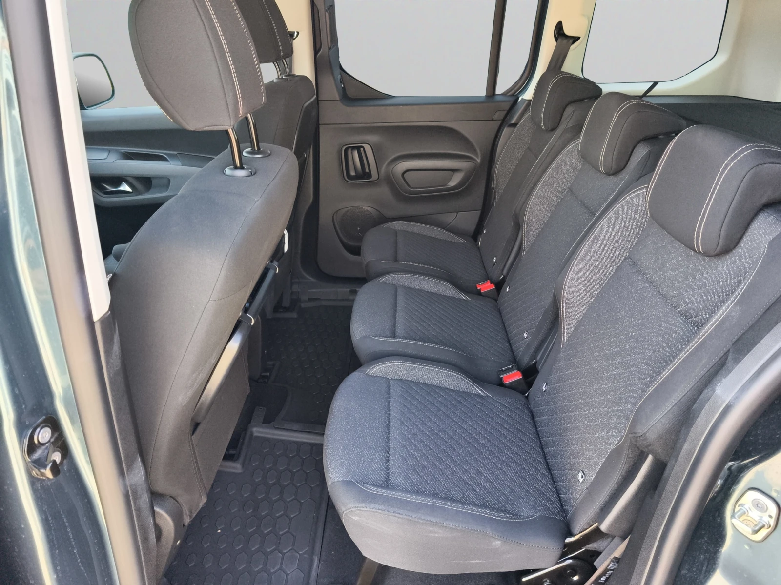 Peugeot Rifter MPV ALLURE 1.5 BlueHDI 102 BVM6 E6 / 2412484 - изображение 10