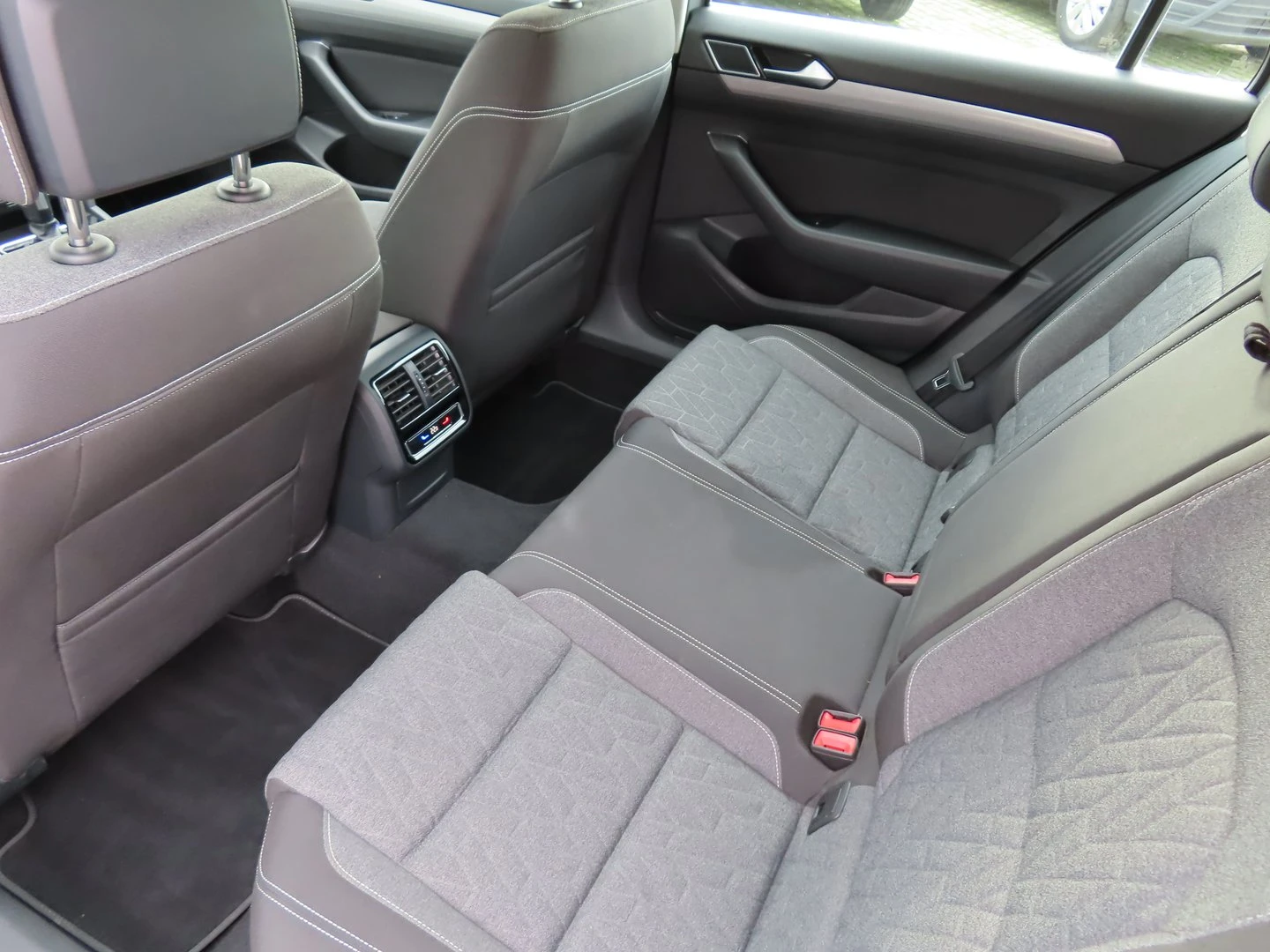 VW Passat Business 2.0 TDI SCR DSG | Mobile.bg � ����������� 14