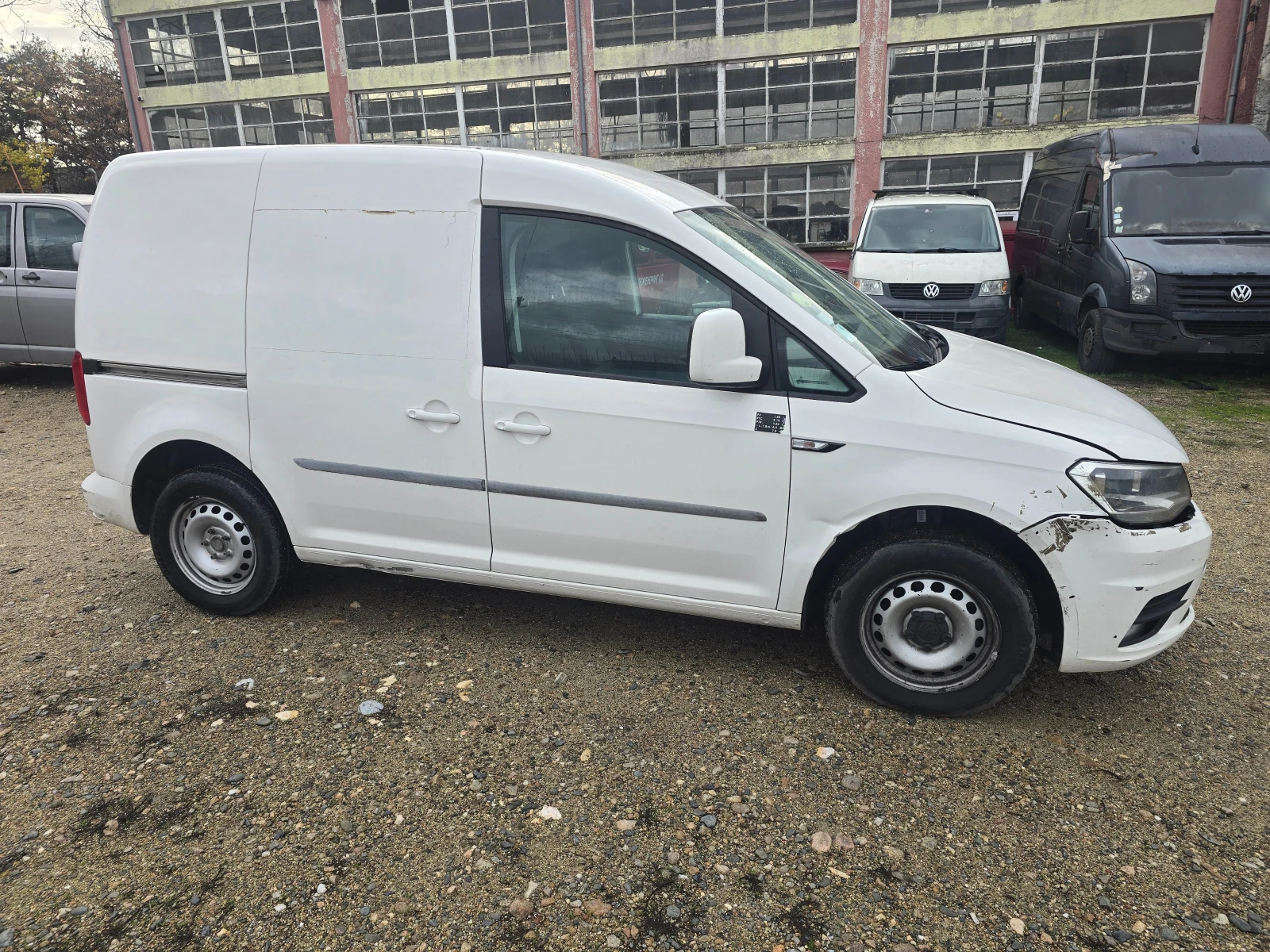 VW Caddy 2.0 TDI DSFD - изображение 6