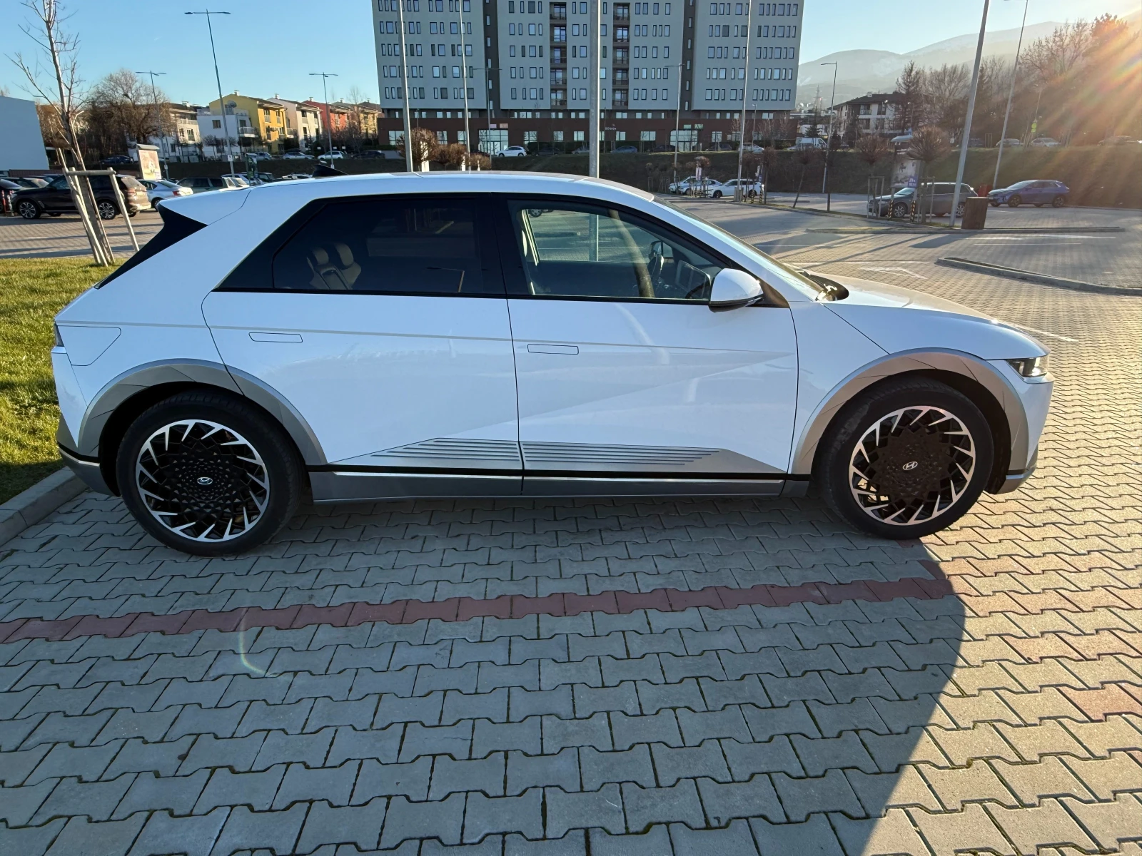 Hyundai Ioniq 5 Long Range 72.6 kWh, Гаранционен автомобил - изображение 2