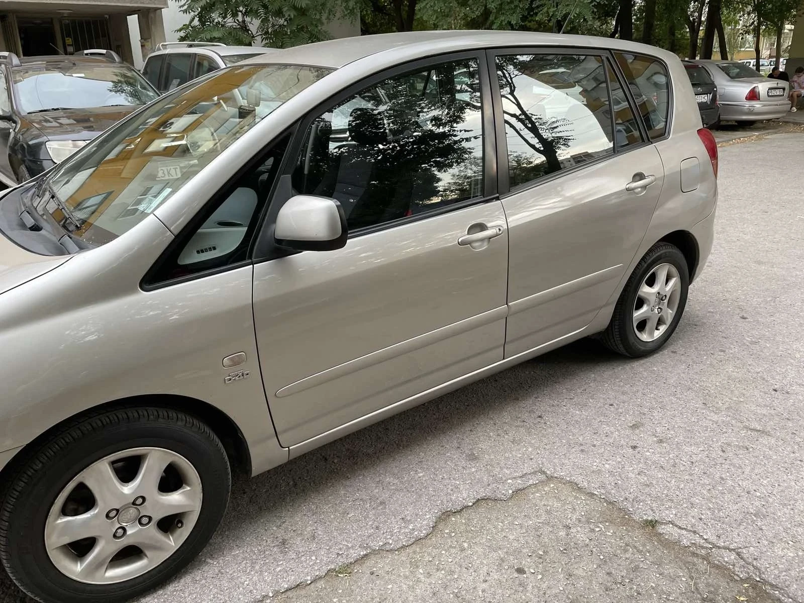 Toyota Corolla verso, снимка 6 - Автомобили и джипове - 55166084