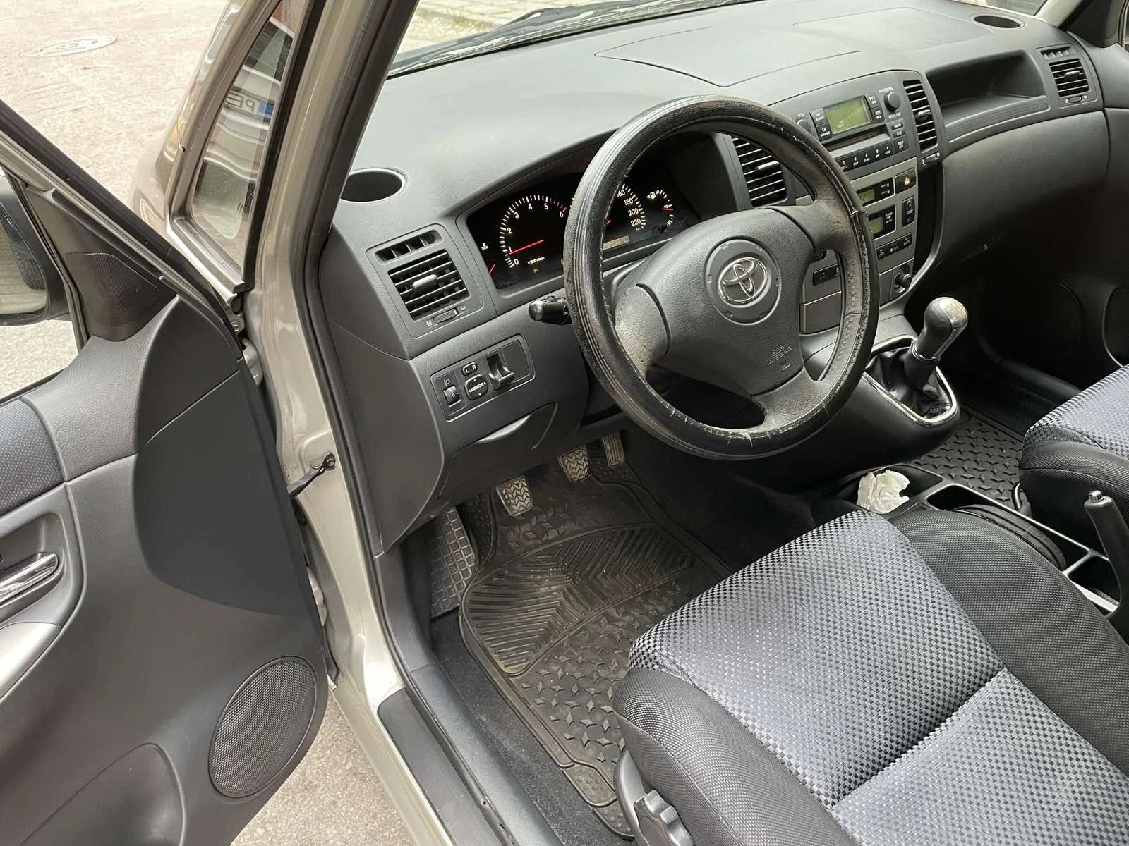 Toyota Corolla verso, снимка 15 - Автомобили и джипове - 55166084