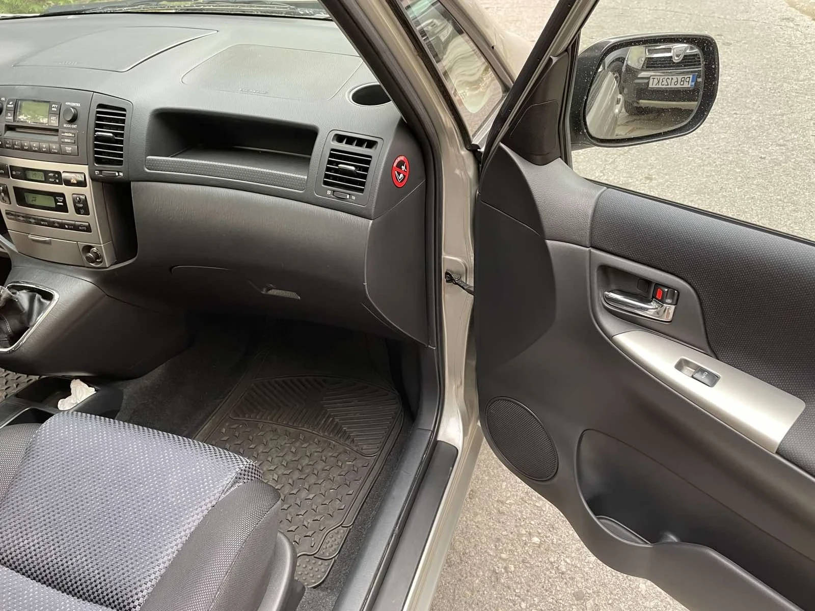 Toyota Corolla verso, снимка 9 - Автомобили и джипове - 55166084