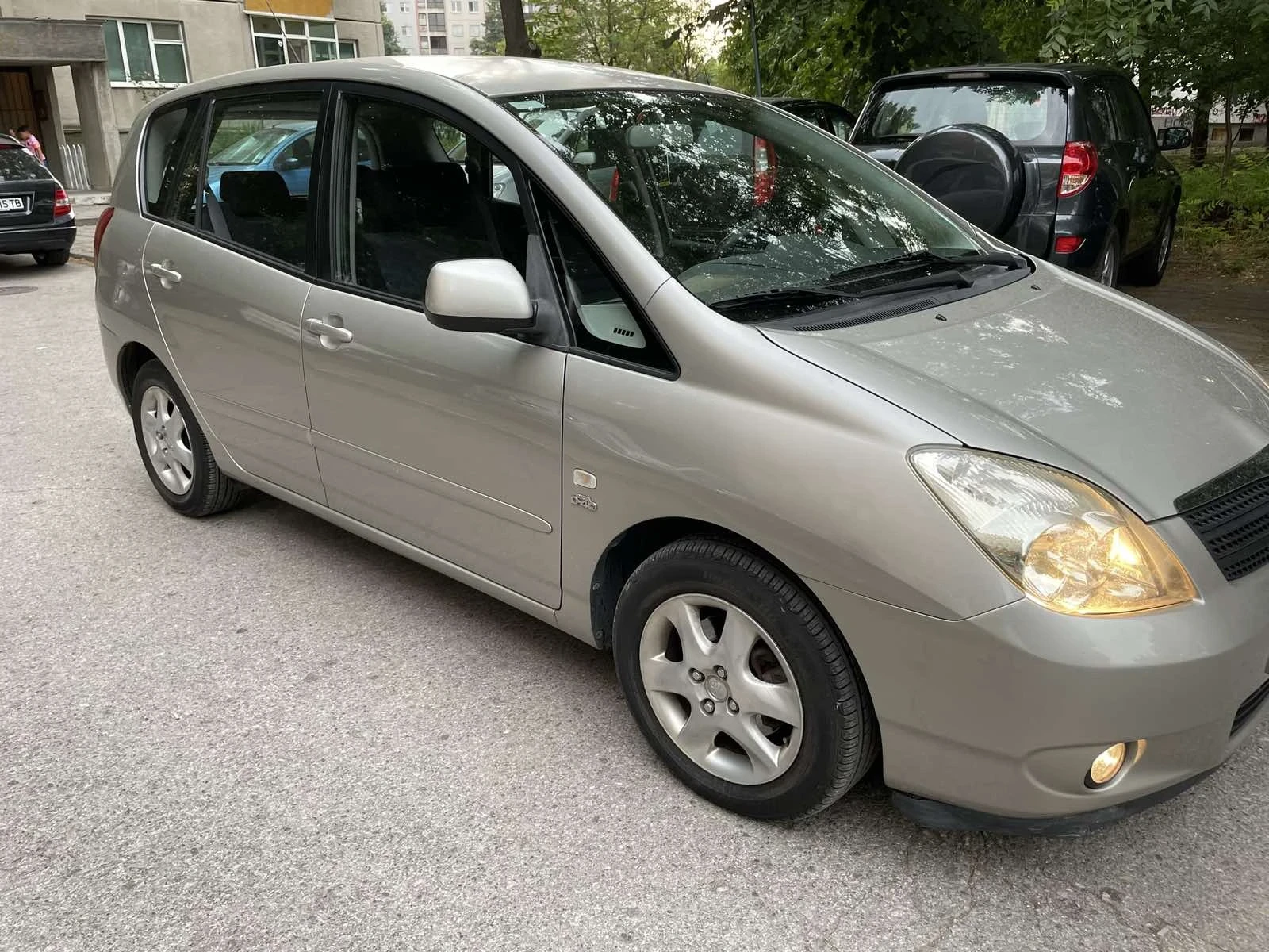 Toyota Corolla verso, снимка 2 - Автомобили и джипове - 55166084