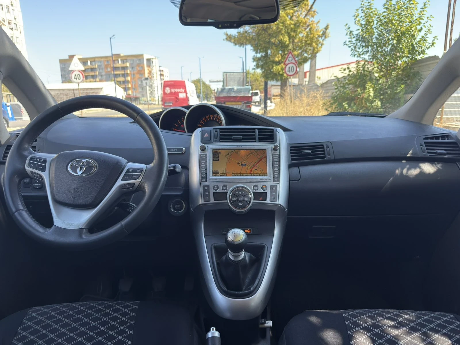 Toyota Verso 2.2 d-cat, снимка 6 - Автомобили и джипове - 55693133
