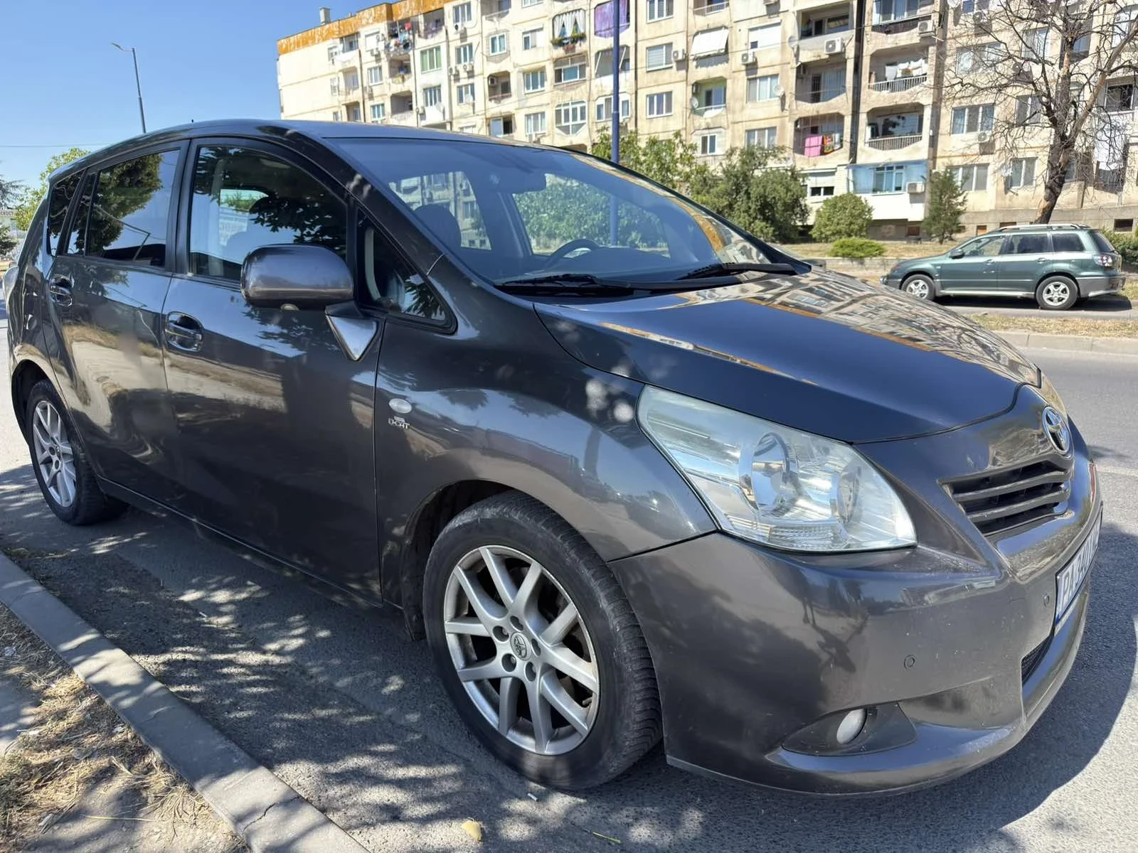 Toyota Verso 2.2 d-cat, снимка 8 - Автомобили и джипове - 55693133