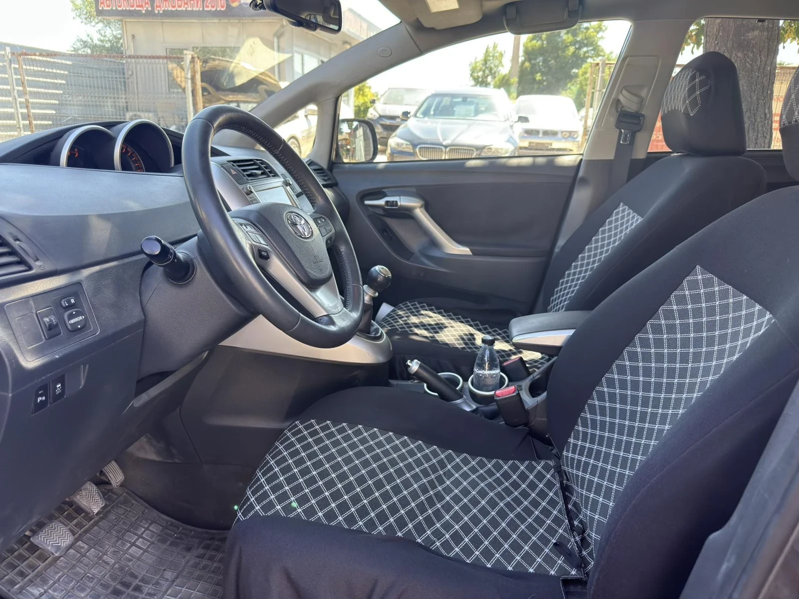 Toyota Verso 2.2 d-cat, снимка 10 - Автомобили и джипове - 55693133