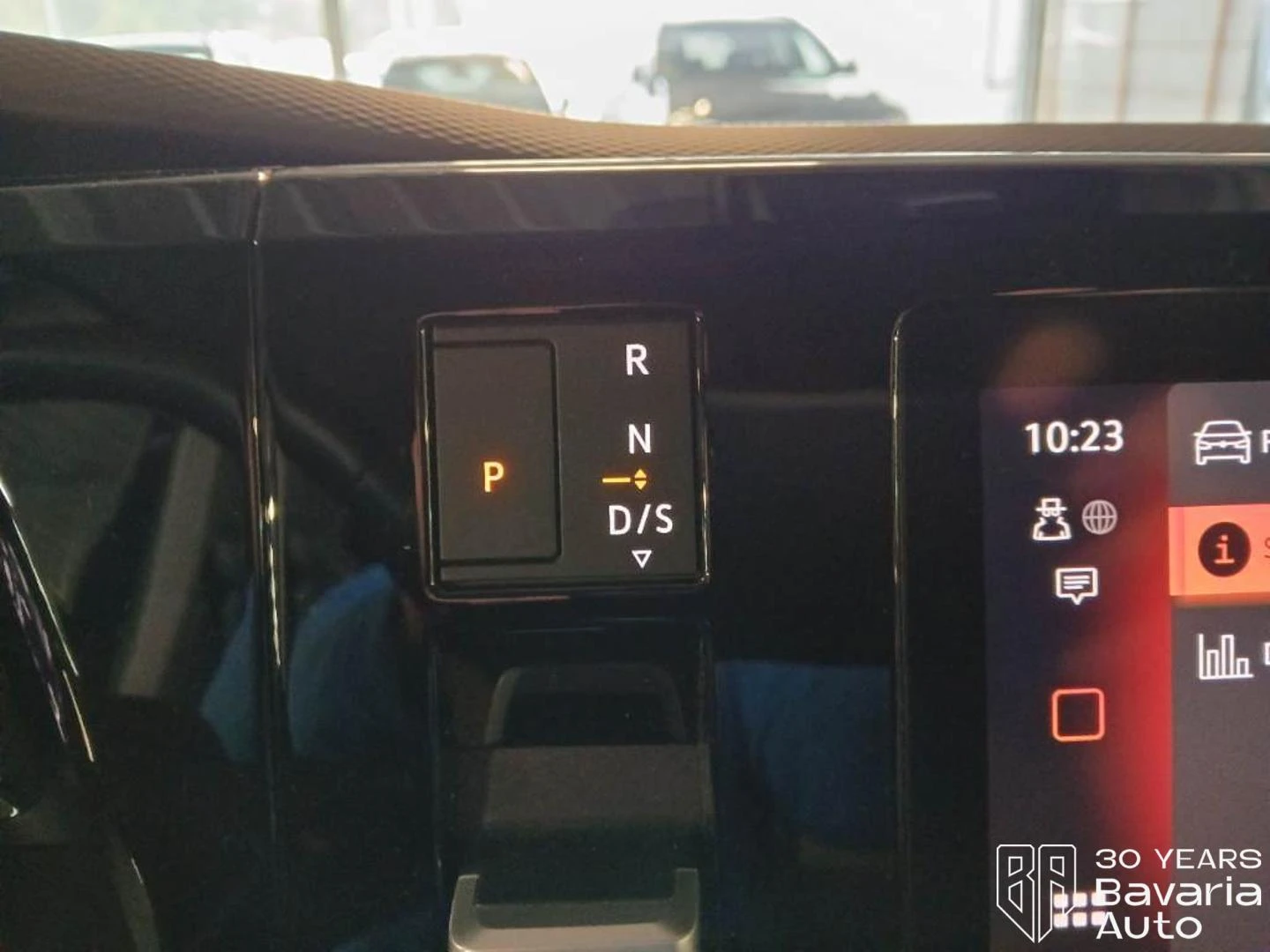 VW Multivan long Style DSG Easy Open Basic, снимка 13 - Автомобили и джипове - 55974087