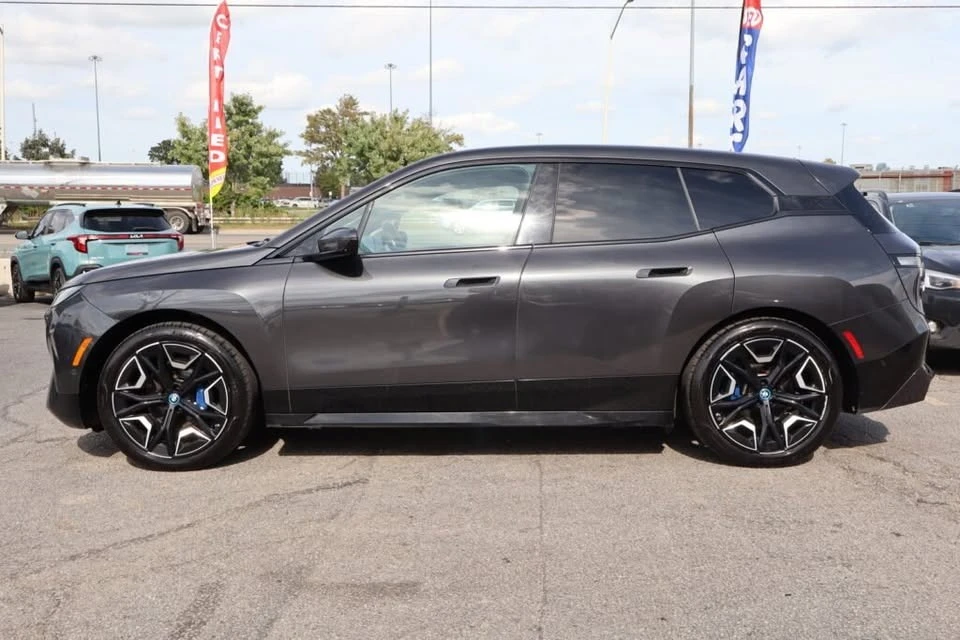 BMW iX / 50 / MASSAGE / LASER / HARMAN / SOFT CLOSE, снимка 4 - Автомобили и джипове - 56162125