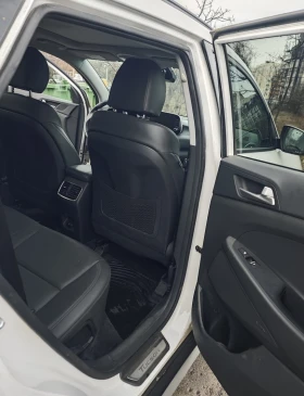 Hyundai Tucson 2.4 - всички екстри, снимка 10