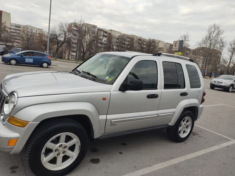 Jeep Cherokee, снимка 10 - Автомобили и джипове - 47790612