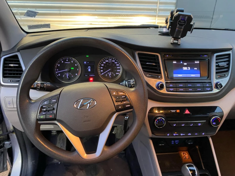 Hyundai Tucson  2.0 GDi, снимка 10 - Автомобили и джипове - 52910664