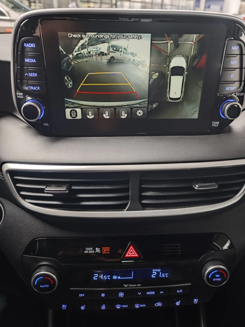 Hyundai Tucson 2.4 - всички екстри, снимка 15 - Автомобили и джипове - 53287888