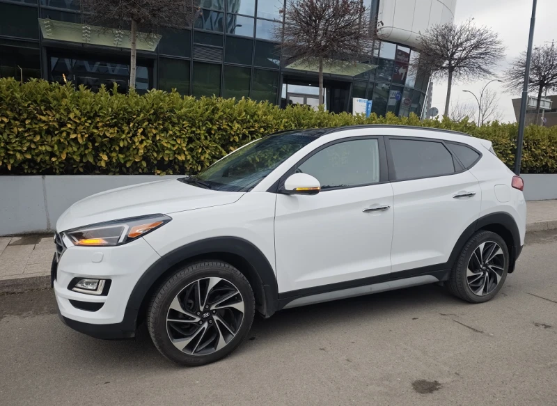 Hyundai Tucson 2.4 - всички екстри, снимка 2 - Автомобили и джипове - 53287888