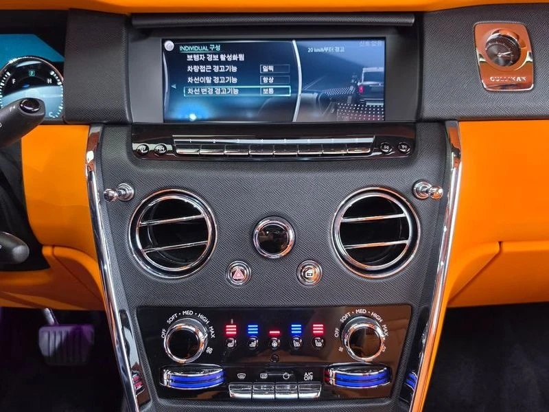 Rolls-Royce Cullinan КРАЙНА ЦЕНА: 283705 EUR, снимка 14 - Автомобили и джипове - 55966848