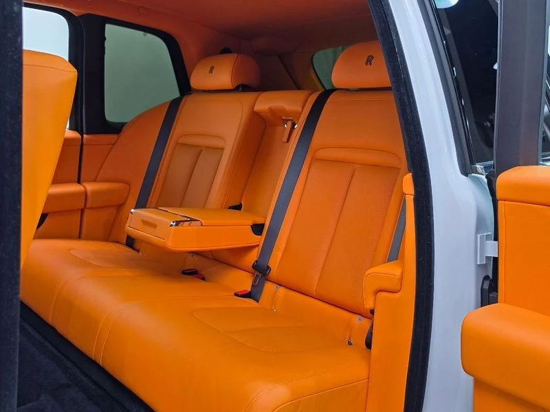 Rolls-Royce Cullinan КРАЙНА ЦЕНА: 283705 EUR, снимка 12 - Автомобили и джипове - 55966848