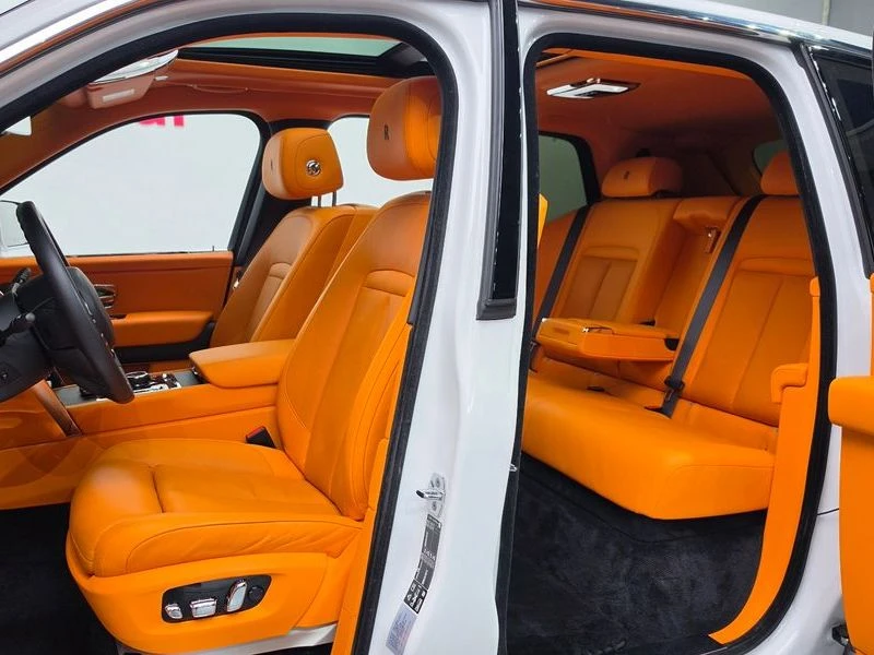 Rolls-Royce Cullinan КРАЙНА ЦЕНА: 283705 EUR, снимка 13 - Автомобили и джипове - 55966848