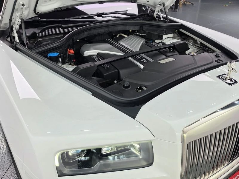 Rolls-Royce Cullinan КРАЙНА ЦЕНА: 283705 EUR, снимка 6 - Автомобили и джипове - 55966848