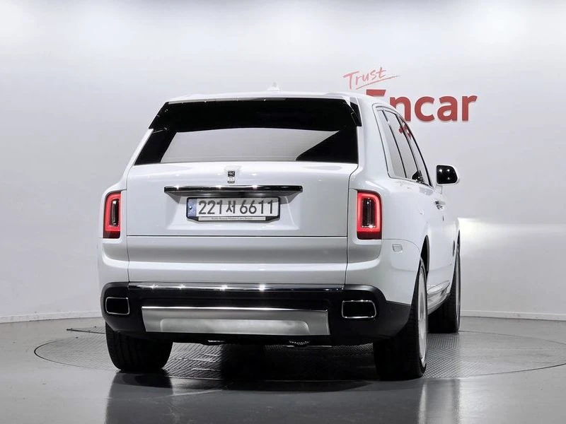 Rolls-Royce Cullinan КРАЙНА ЦЕНА: 283705 EUR, снимка 4 - Автомобили и джипове - 55966848