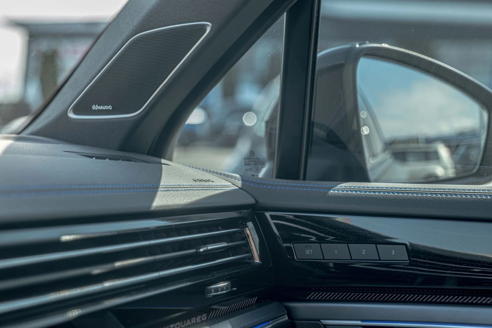 VW Touareg RLine/V6 eHybrid/dYnaudio/HuD/Камера 360/ACC, снимка 10 - Автомобили и джипове - 53723637