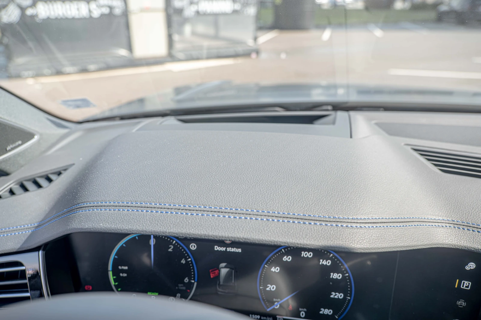 VW Touareg RLine/V6 eHybrid/dYnaudio/HuD/Камера 360/ACC, снимка 15 - Автомобили и джипове - 53723637