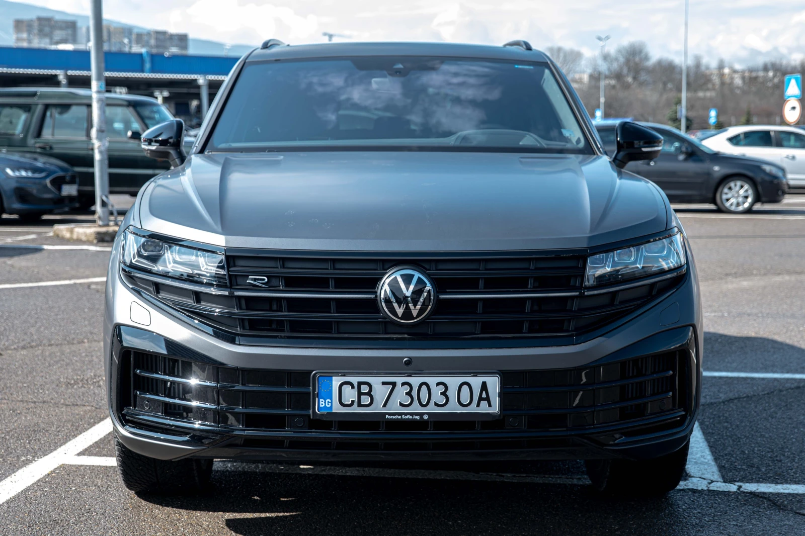 VW Touareg RLine/V6 eHybrid/dYnaudio/HuD/Камера 360/ACC, снимка 2 - Автомобили и джипове - 53723637