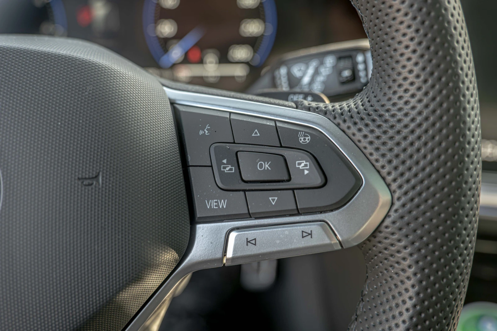 VW Touareg RLine/V6 eHybrid/dYnaudio/HuD/Камера 360/ACC, снимка 13 - Автомобили и джипове - 53723637