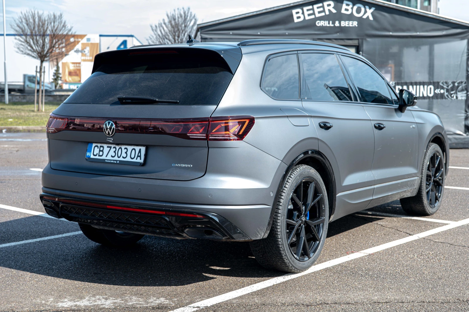 VW Touareg RLine/V6 eHybrid/dYnaudio/HuD/Камера 360/ACC, снимка 6 - Автомобили и джипове - 53723637