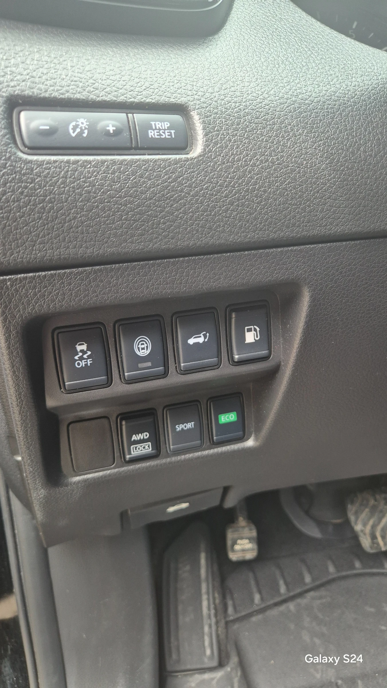 Nissan Rogue 2, 5 ������ 4?4 | Mobile.bg � ����������� 10