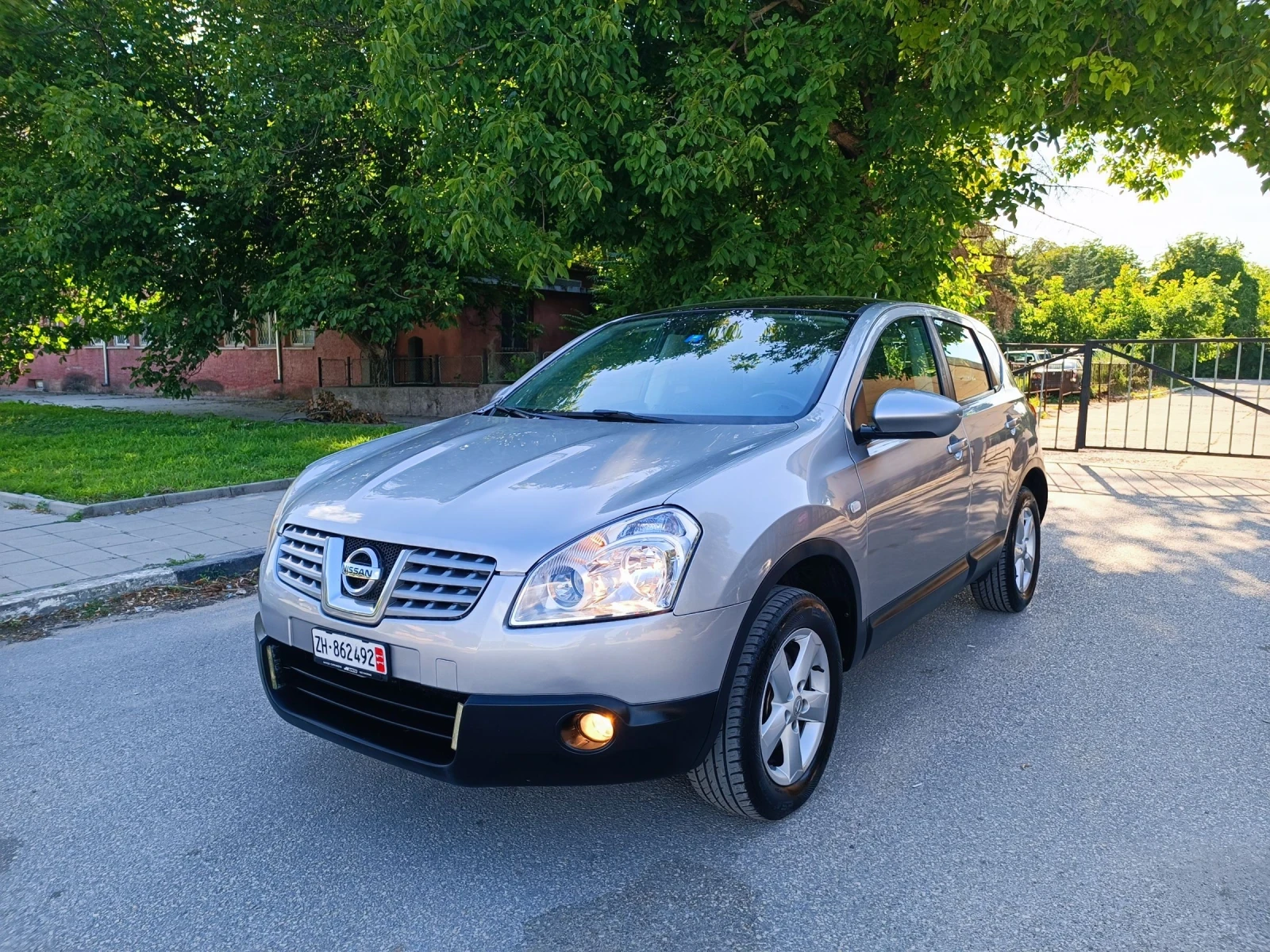 Nissan Qashqai 2.0i-141кс-ШВЕЙЦАРИЯ-РЪЧКА-6ск, снимка 7 - Автомобили и джипове - 55236758