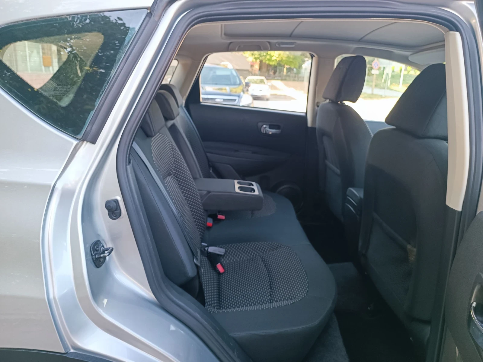 Nissan Qashqai 2.0i-141кс-ШВЕЙЦАРИЯ-РЪЧКА-6ск, снимка 11 - Автомобили и джипове - 55236758