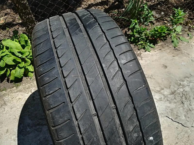 Гуми Летни 245/40R19, снимка 2 - Гуми и джанти - 21670285