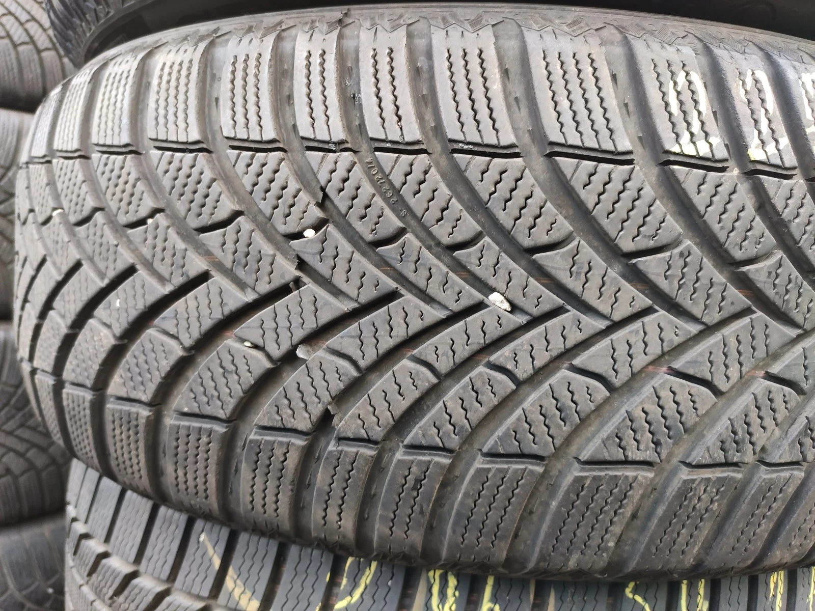 Гуми Зимни 225/55R18, снимка 2 - Гуми и джанти - 56735298